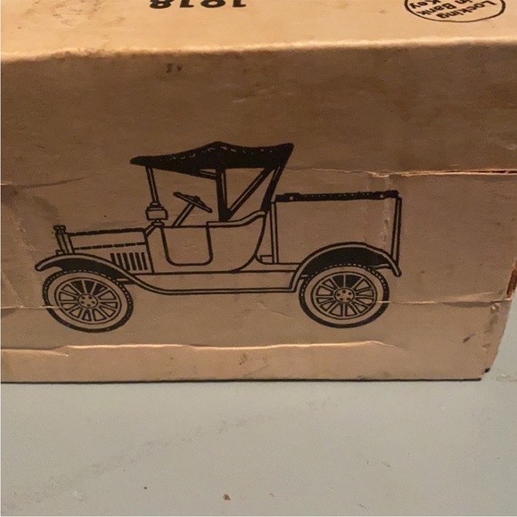 ERTL 1918 Runabout Bank - Picture 8 of 8